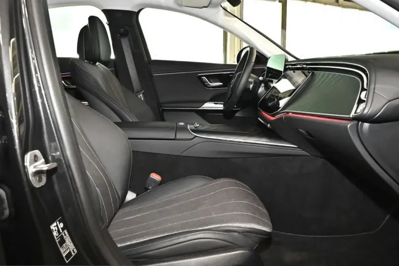 Mercedes-Benz E 300 (Clasa E) din 2025 cu 11.445 km - oferta MER235233 - foto 8