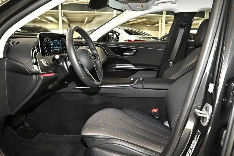 Mercedes-Benz E 300 (Clasa E) din 2025 cu 11.445 km - oferta MER235233 - foto 13