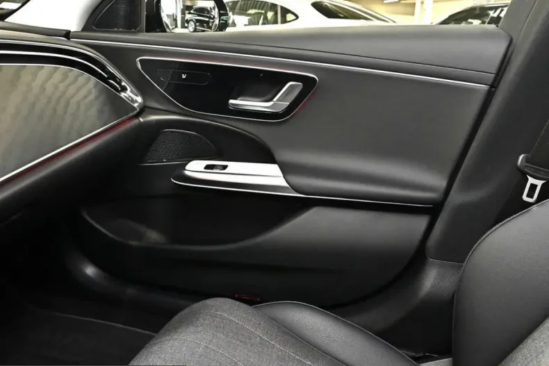 Mercedes-Benz E 300 (Clasa E) din 2025 cu 11.445 km - oferta MER235233 - foto 18