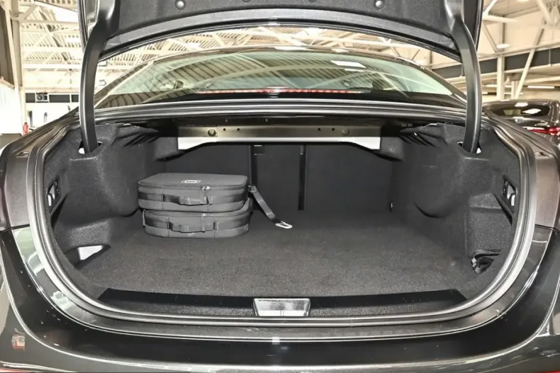 Mercedes-Benz E 300 (Clasa E) din 2025 cu 11.445 km - oferta MER235233 - foto 31