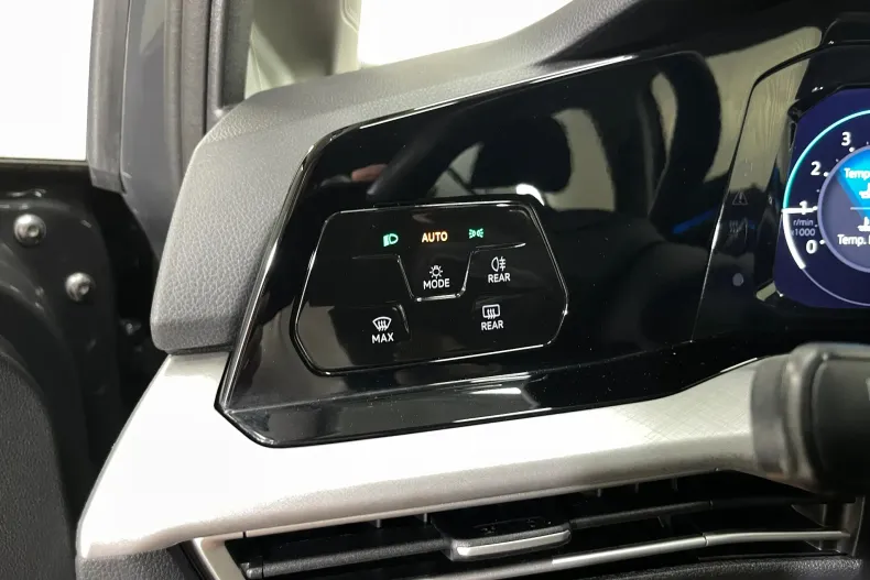 Volkswagen Golf din 2021 cu 41.216 km - oferta VOL235258 - foto 21
