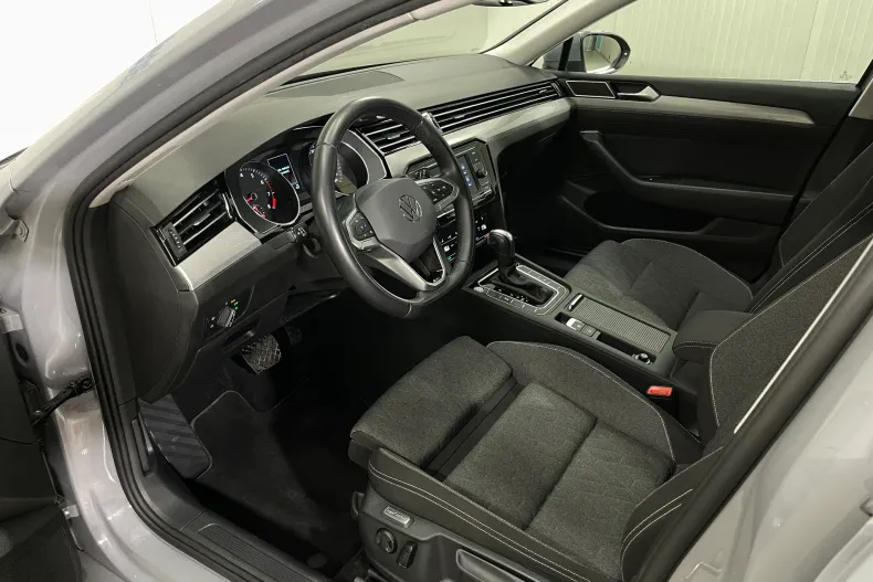 Volkswagen Passat din 2023 cu 50.015 km - oferta VOL235259 - foto 5