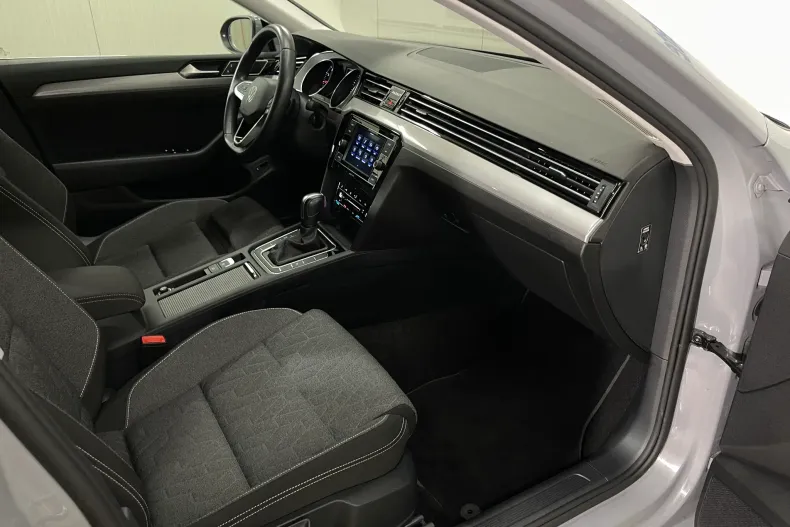 Volkswagen Passat din 2023 cu 50.015 km - oferta VOL235259 - foto 9