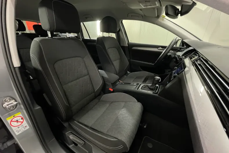 Volkswagen Passat din 2023 cu 50.015 km - oferta VOL235259 - foto 10