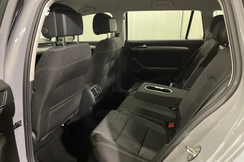 Volkswagen Passat din 2023 cu 50.015 km - oferta VOL235259 - foto 11
