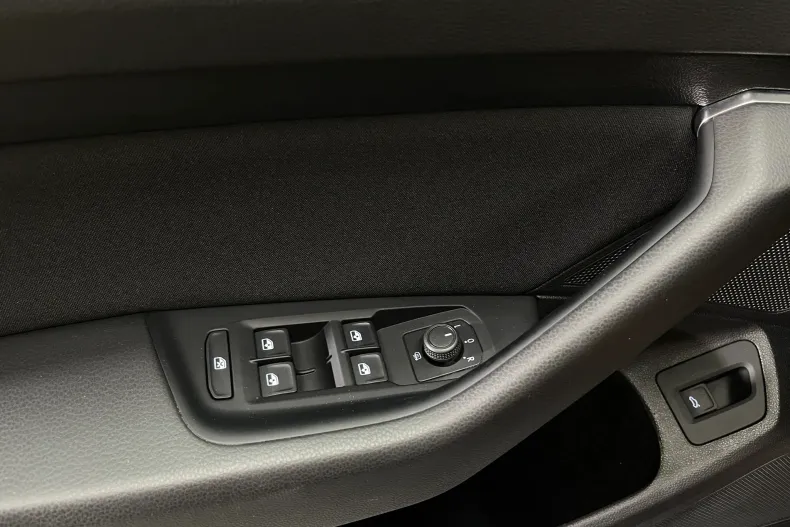 Volkswagen Passat din 2023 cu 50.015 km - oferta VOL235259 - foto 21