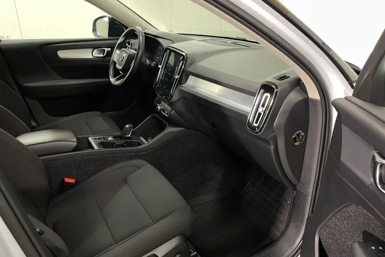 Volvo XC40 din 2020 cu 136.110 km - oferta VOL235273 - foto 9