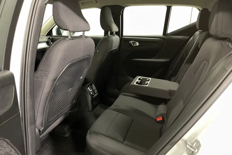 Volvo XC40 din 2020 cu 136.110 km - oferta VOL235273 - foto 11