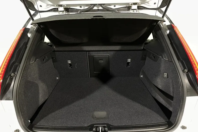 Volvo XC40 din 2020 cu 136.110 km - oferta VOL235273 - foto 12