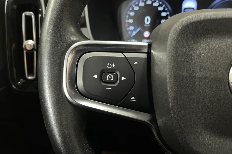 Volvo XC40 din 2020 cu 136.110 km - oferta VOL235273 - foto 22