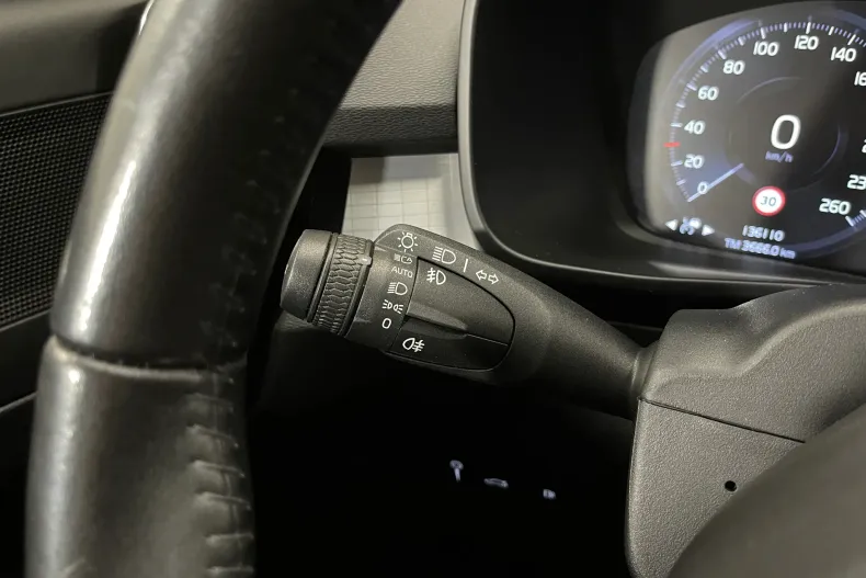 Volvo XC40 din 2020 cu 136.110 km - oferta VOL235273 - foto 23