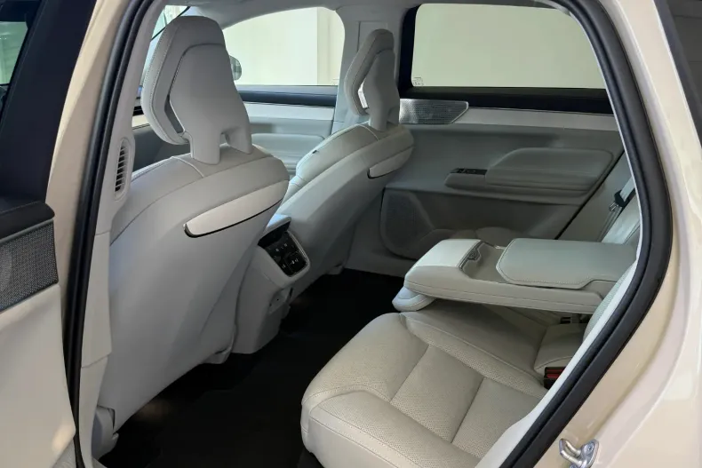 Volvo ES90 din 2025 cu 11.500 km - oferta VOL235292 - foto 17