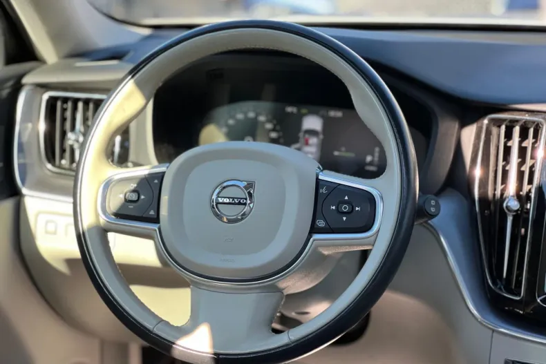 Volvo XC60 din 2020 cu 95.000 km - oferta VOL235314 - foto 12