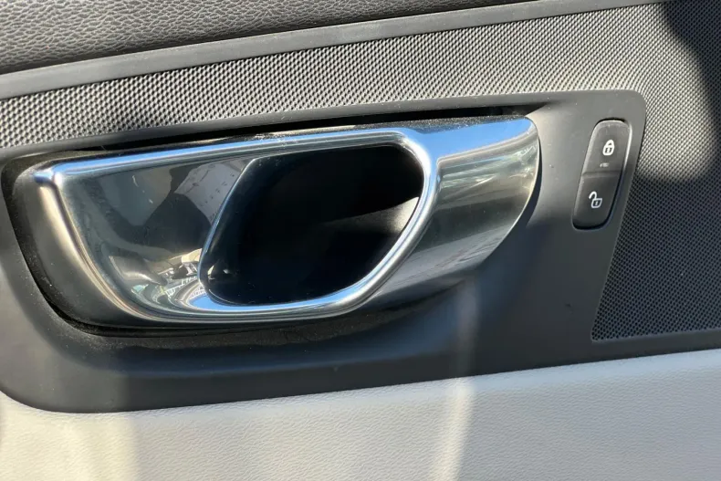 Volvo XC60 din 2020 cu 95.000 km - oferta VOL235314 - foto 17