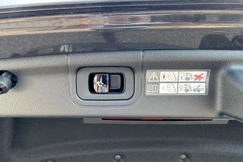 Mercedes-Benz C 300 (Clasa C) din 2025 cu 7.800 km - oferta MER235349 - foto 14