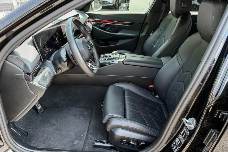 BMW 520 (Seria 5) din 2025 cu 42.664 km - oferta BMW235391 - foto 15