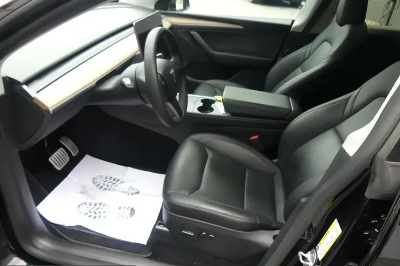 Tesla Model Y din 2024 cu 24.144 km - oferta TES235429 - foto 4