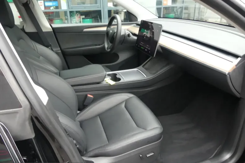 Tesla Model Y din 2024 cu 24.144 km - oferta TES235429 - foto 5