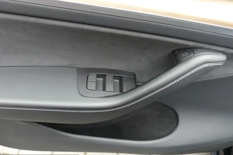 Tesla Model Y din 2024 cu 24.144 km - oferta TES235429 - foto 23