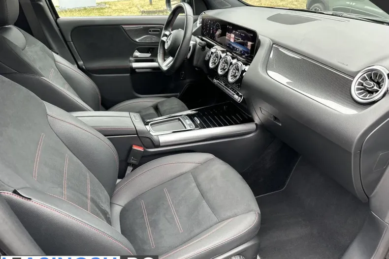 Mercedes-Benz GLA 200 (Clasa GLA) din 2024 cu 13.350 km - oferta MER235449 - foto 12