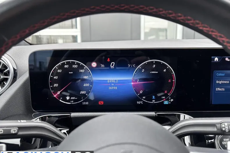 Mercedes-Benz GLA 200 (Clasa GLA) din 2024 cu 36.994 km - oferta MER235450 - foto 17
