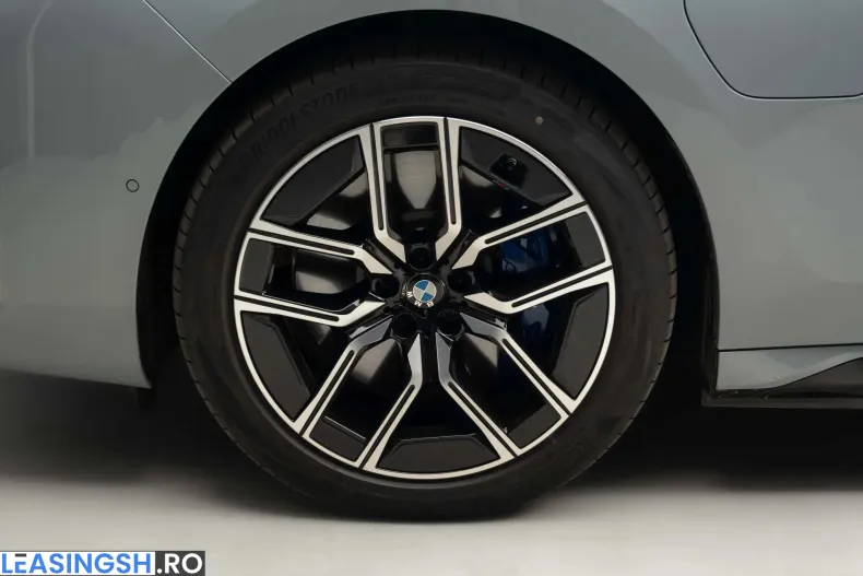 BMW M760 (Seria 7) din 2024 cu 7.471 km - oferta BMW235457 - foto 7