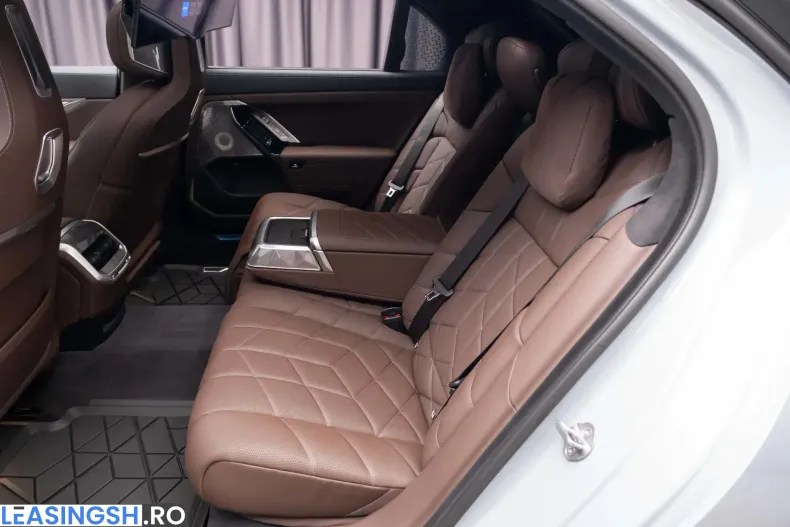 BMW M760 (Seria 7) din 2024 cu 7.471 km - oferta BMW235457 - foto 33