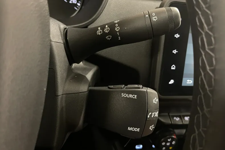 Dacia Duster din 2023 cu 101.853 km - oferta DAC235459 - foto 19