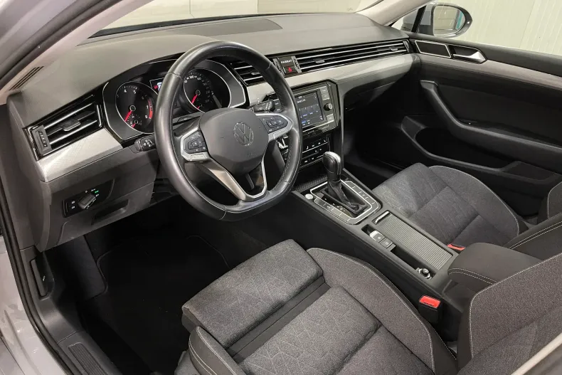 Volkswagen Passat din 2022 cu 70.850 km - oferta VOL235463 - foto 5