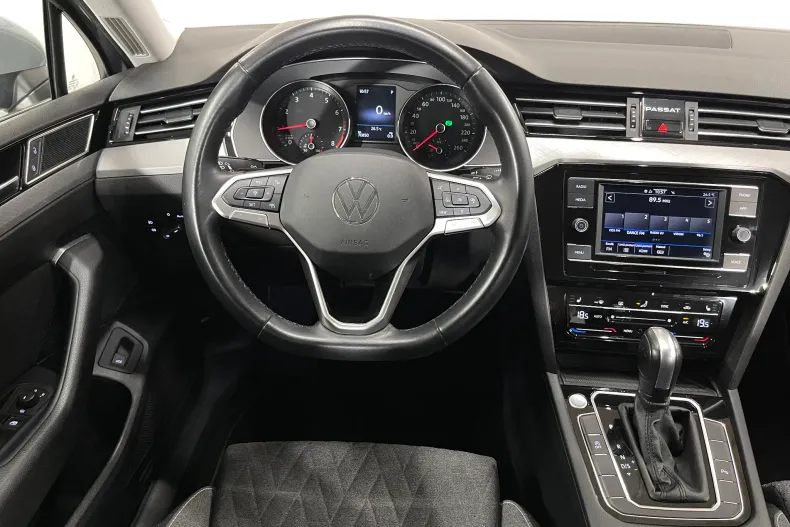 Volkswagen Passat din 2022 cu 70.850 km - oferta VOL235463 - foto 6