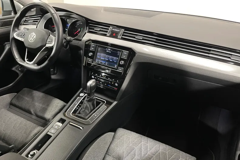 Volkswagen Passat din 2022 cu 70.850 km - oferta VOL235463 - foto 8