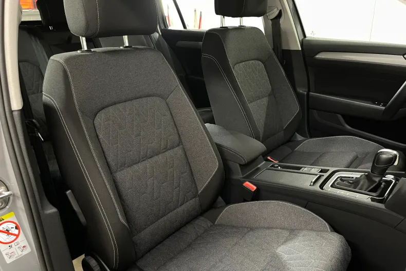 Volkswagen Passat din 2022 cu 70.850 km - oferta VOL235463 - foto 9