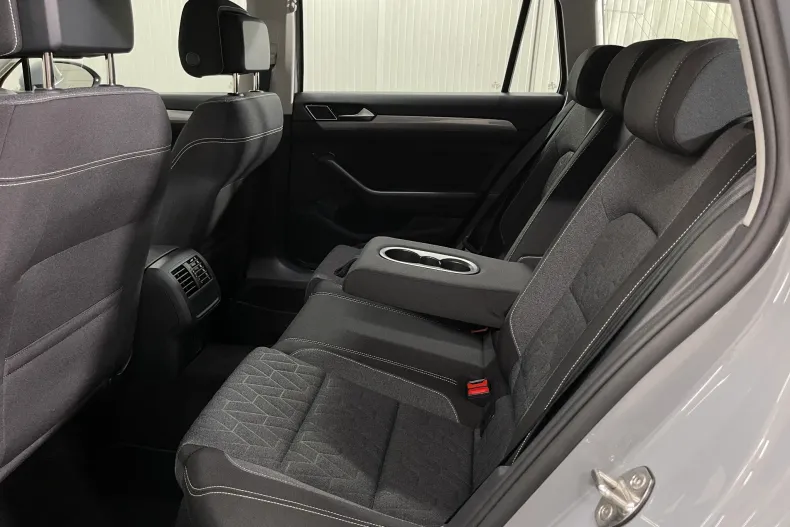Volkswagen Passat din 2022 cu 70.850 km - oferta VOL235463 - foto 11