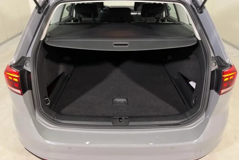 Volkswagen Passat din 2022 cu 70.850 km - oferta VOL235463 - foto 12