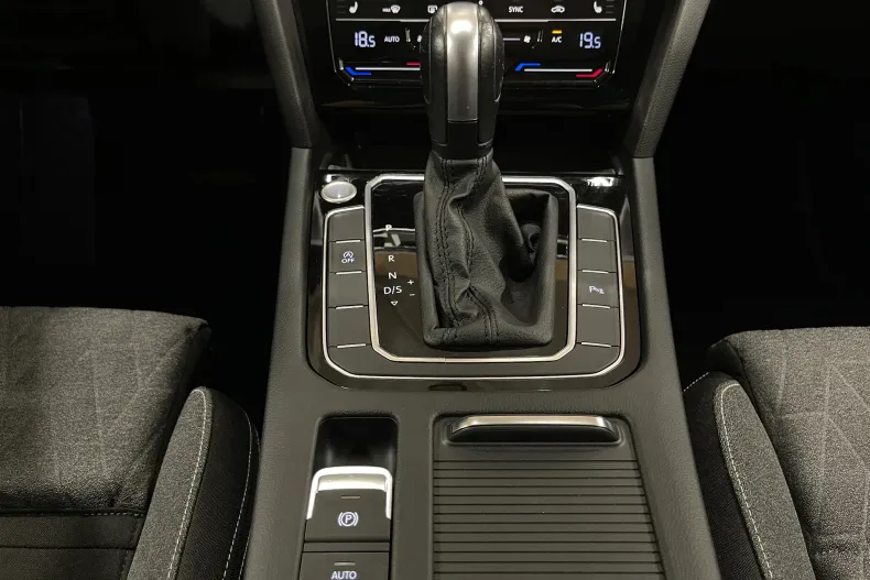 Volkswagen Passat din 2022 cu 70.850 km - oferta VOL235463 - foto 21