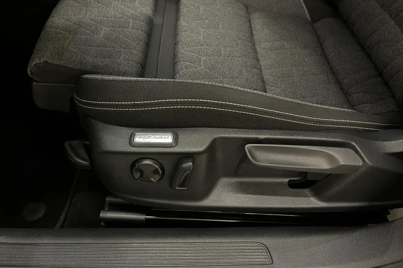Volkswagen Passat din 2022 cu 70.850 km - oferta VOL235463 - foto 22