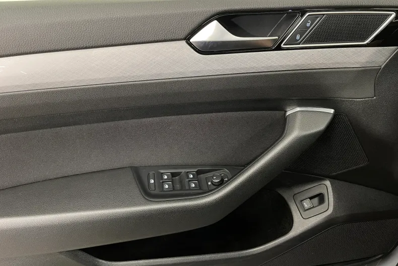 Volkswagen Passat din 2022 cu 70.850 km - oferta VOL235463 - foto 23