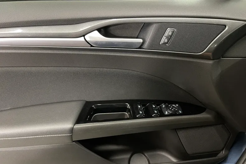 Ford Mondeo din 2022 cu 70.308 km - oferta FOR235471 - foto 23