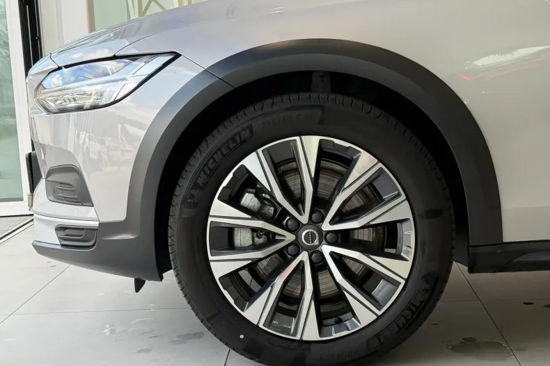 Volvo V90 din 2023 cu 10.100 km - oferta VOL235485 - foto 4