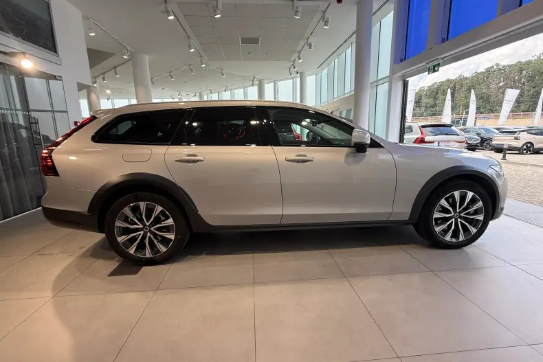 Volvo V90 din 2023 cu 10.100 km - oferta VOL235485 - foto 5