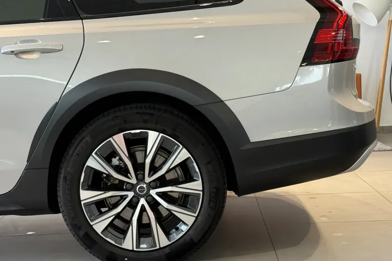 Volvo V90 din 2023 cu 10.100 km - oferta VOL235485 - foto 7