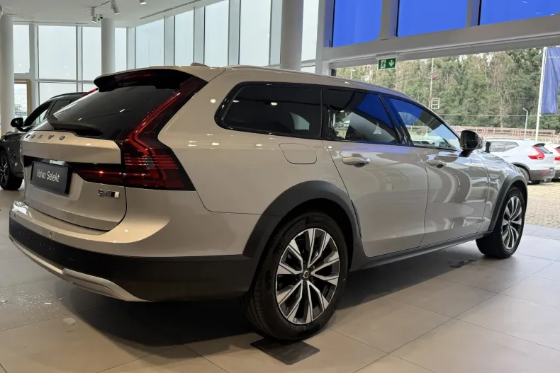 Volvo V90 din 2023 cu 10.100 km - oferta VOL235485 - foto 9