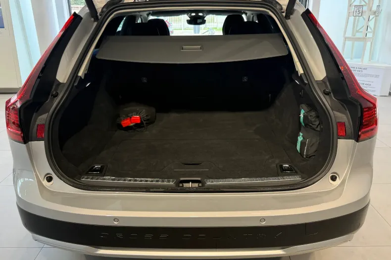 Volvo V90 din 2023 cu 10.100 km - oferta VOL235485 - foto 17