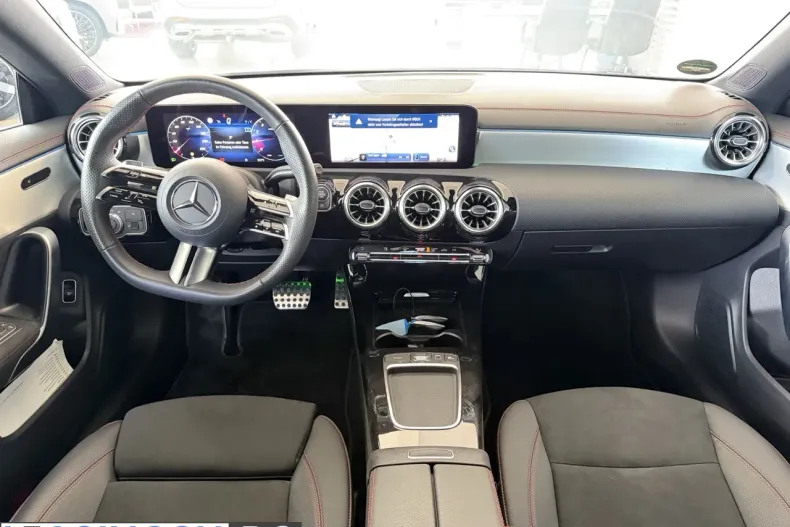 Mercedes-Benz CLA 200 (Clasa CLA) din 2025 cu 15.606 km - oferta MER235519 - foto 10