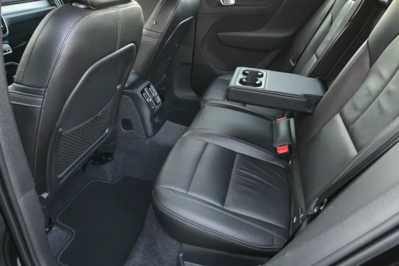 Volvo XC40 din 2021 cu 147.100 km - oferta VOL235524 - foto 15
