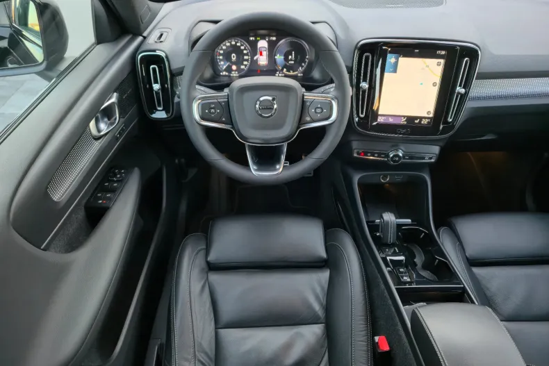 Volvo XC40 din 2021 cu 147.100 km - oferta VOL235524 - foto 16