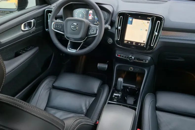Volvo XC40 din 2021 cu 147.100 km - oferta VOL235524 - foto 19