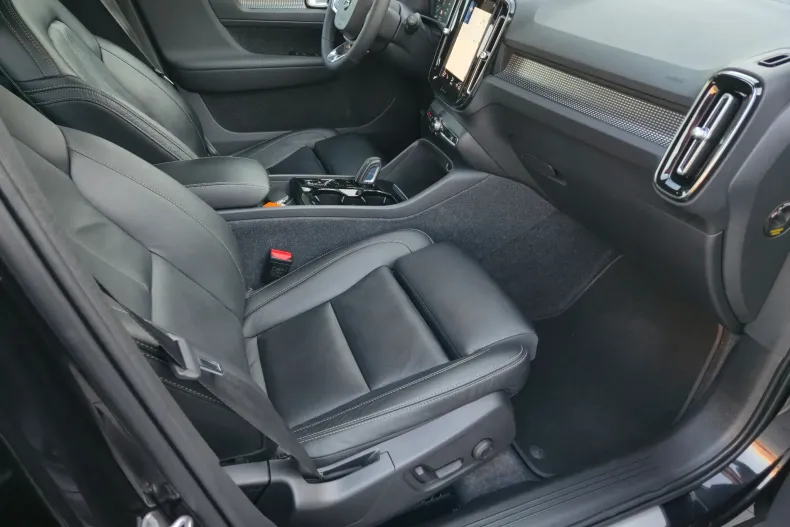 Volvo XC40 din 2021 cu 147.100 km - oferta VOL235524 - foto 20