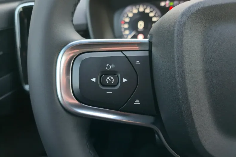 Volvo XC40 din 2021 cu 147.100 km - oferta VOL235524 - foto 23