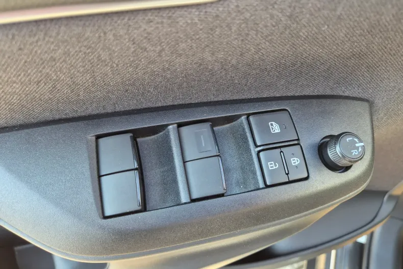 Toyota Yaris Cross din 2025 cu 1.531 km - oferta TOY235561 - foto 12
